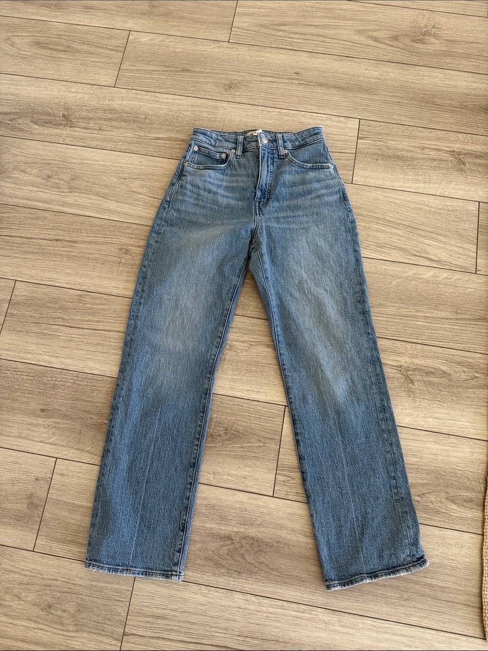 Madewell Women’s Curvy 90s Straight light blue high-rise straight jeans size 24